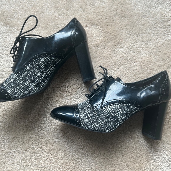 Tahari Lace Up High Heeled Oxfords Size 10 - Picture 2 of 4